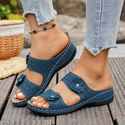 Solid-color Beach Sandals With A Fashionable Floral Design For Women