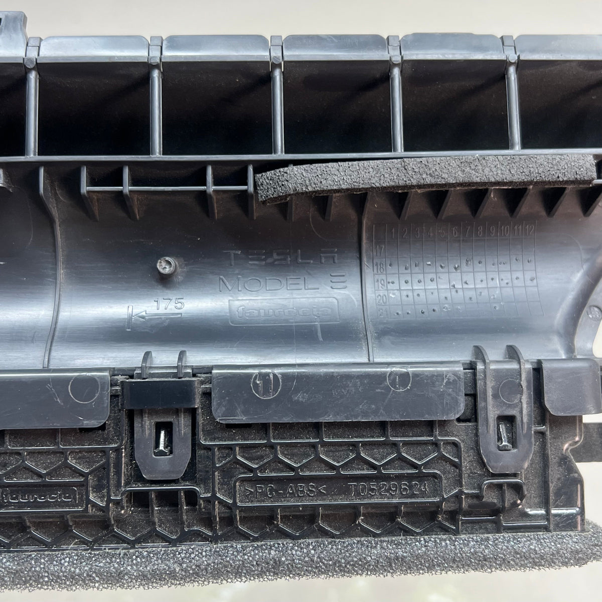 TESLA MODEL 3 19-21 Front Driver Side Dash AC Air Vent Duct Black 2080547X