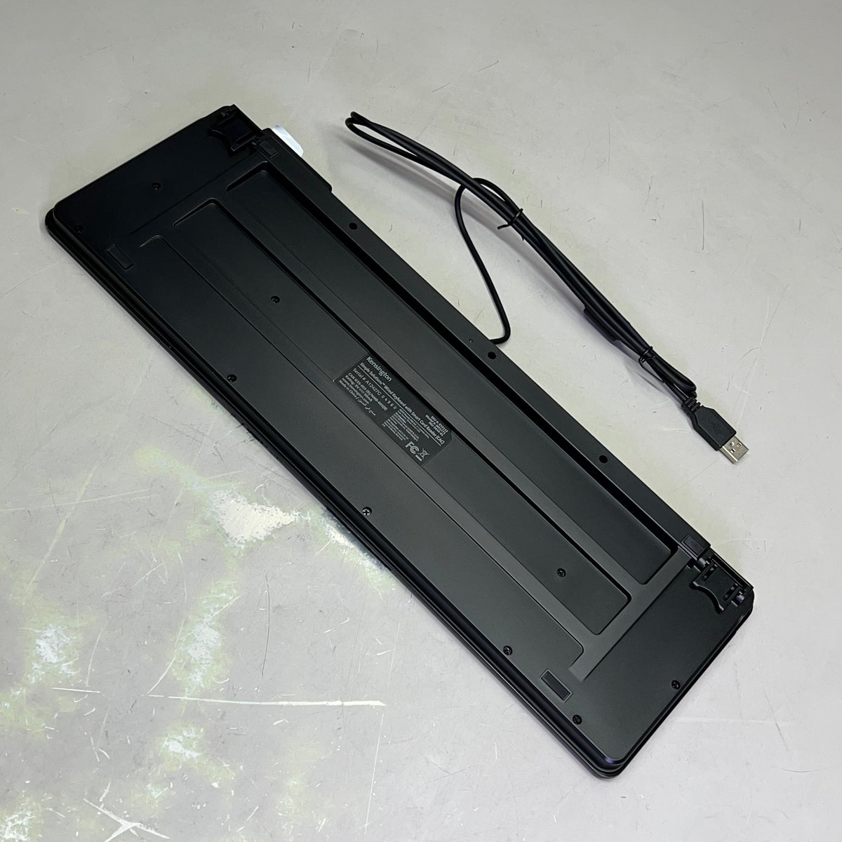 KENSINGTON Simple Solutions Wired Keyboard w/ Smart Card Reader Black K55115US