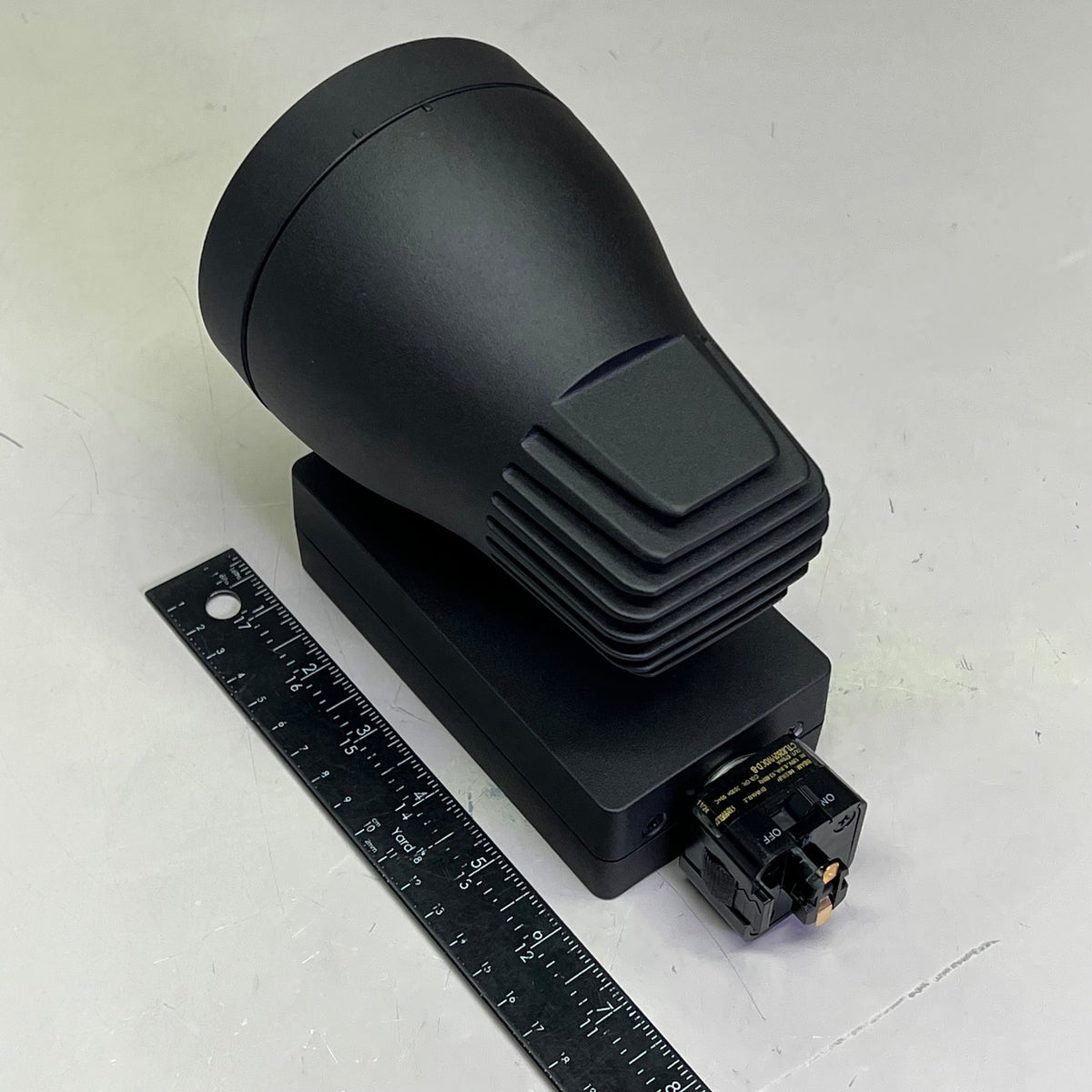 CONTECH LIGHTING Leviton Track Fixture Vert HSG 3000K CRI Black CTL8252VM3CD-B
