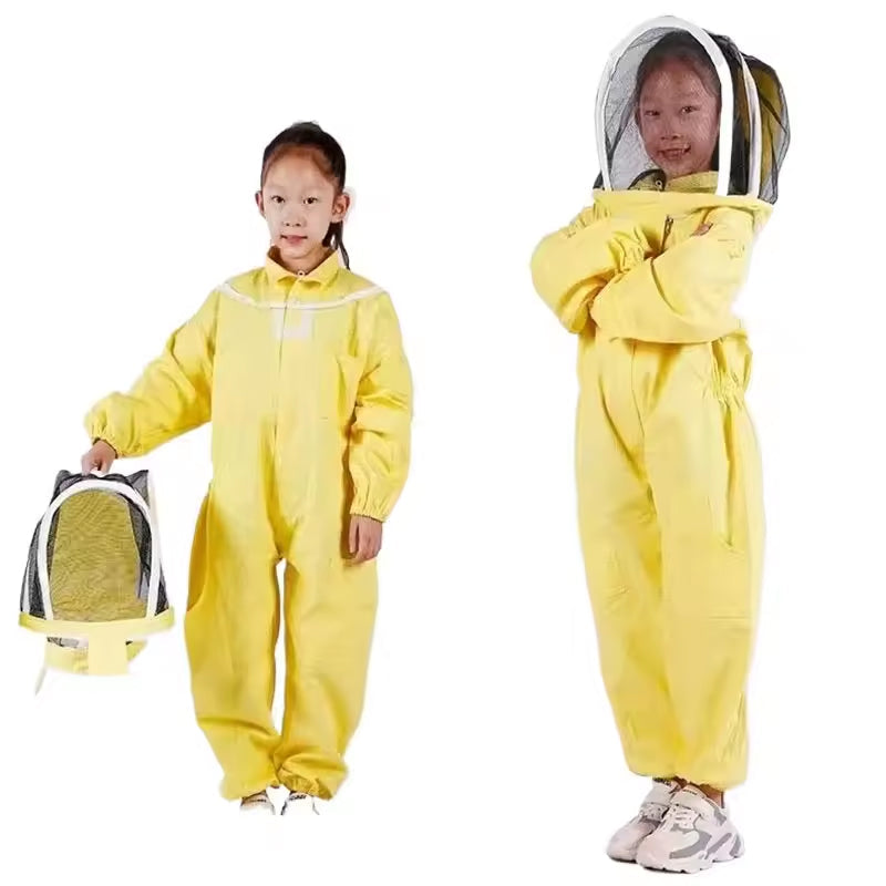 A set of children's beekeeper suits (breathable type), beekeeping equipment, and gloves.