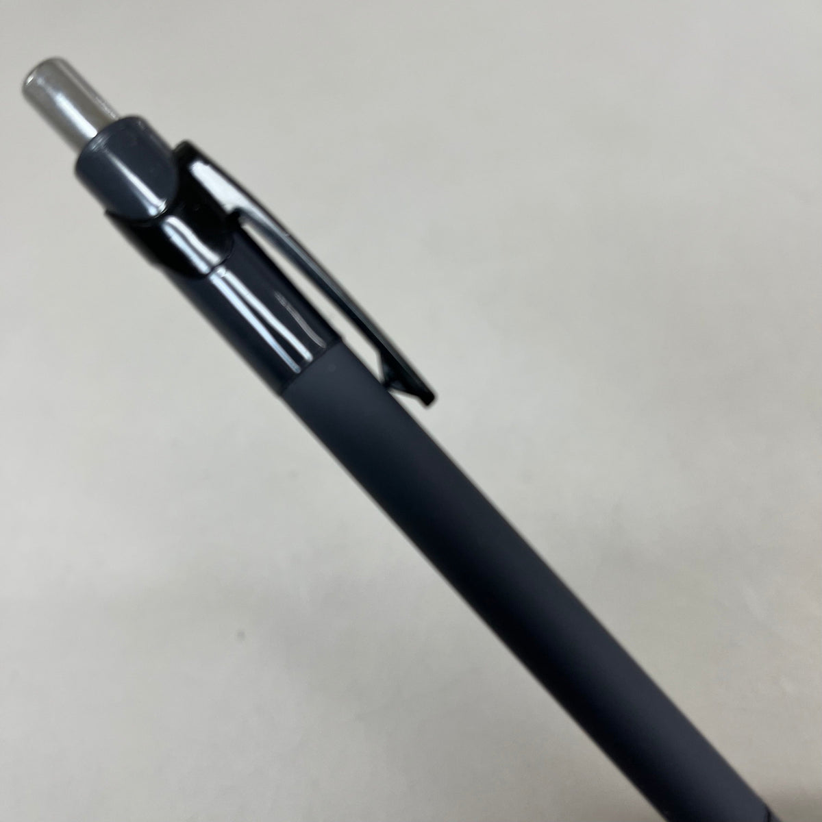STAPLES (2 PACK, 12 EACH) Retractable Ballpoint Pens Medium Point Black Ink 18264