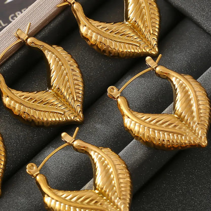 Leaf patchwork heart-shaped earrings with a niche design and titanium steel earrings