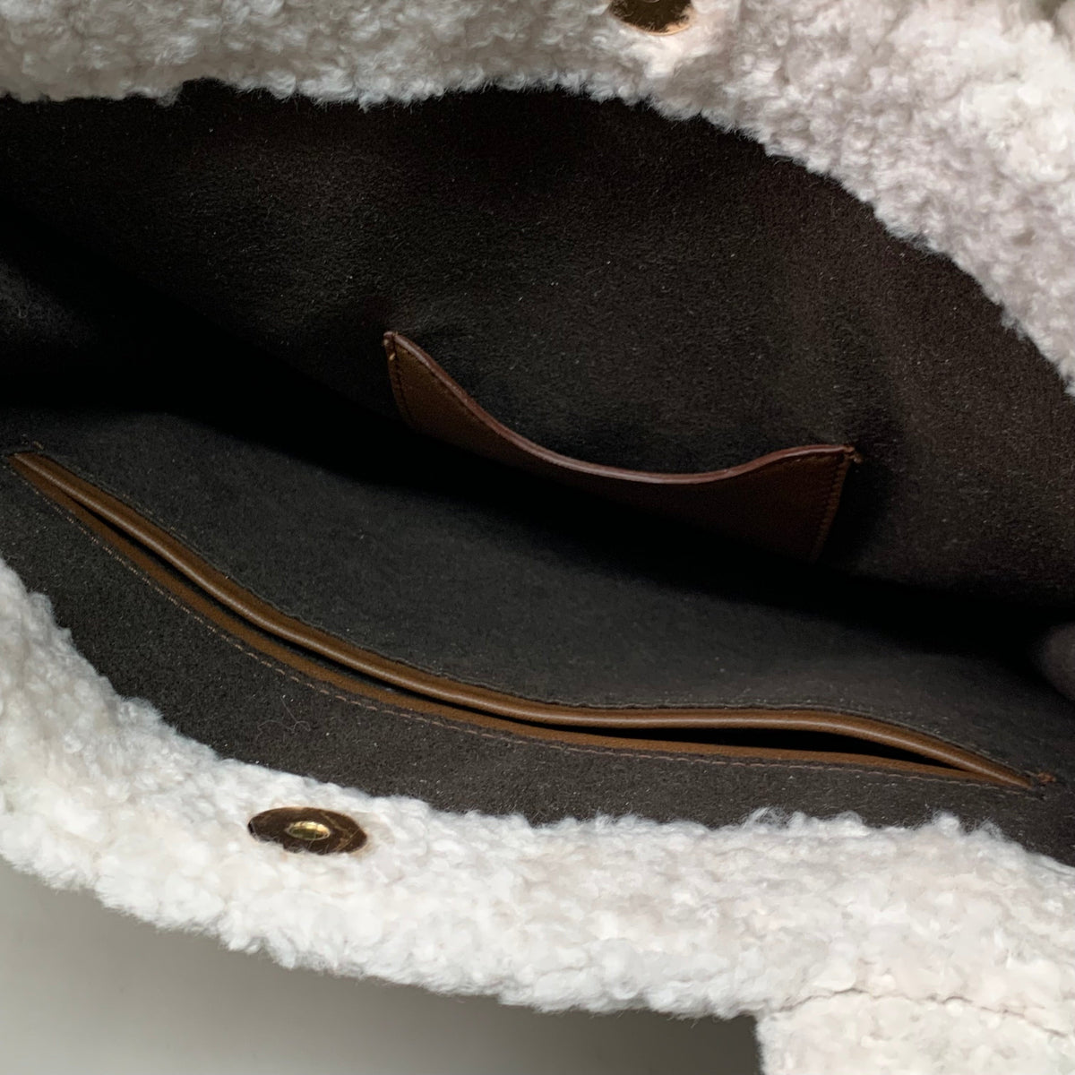 MITCHIES Leather Tote Bag Shearling Trim Button Close & Pockets Brown PRMK07