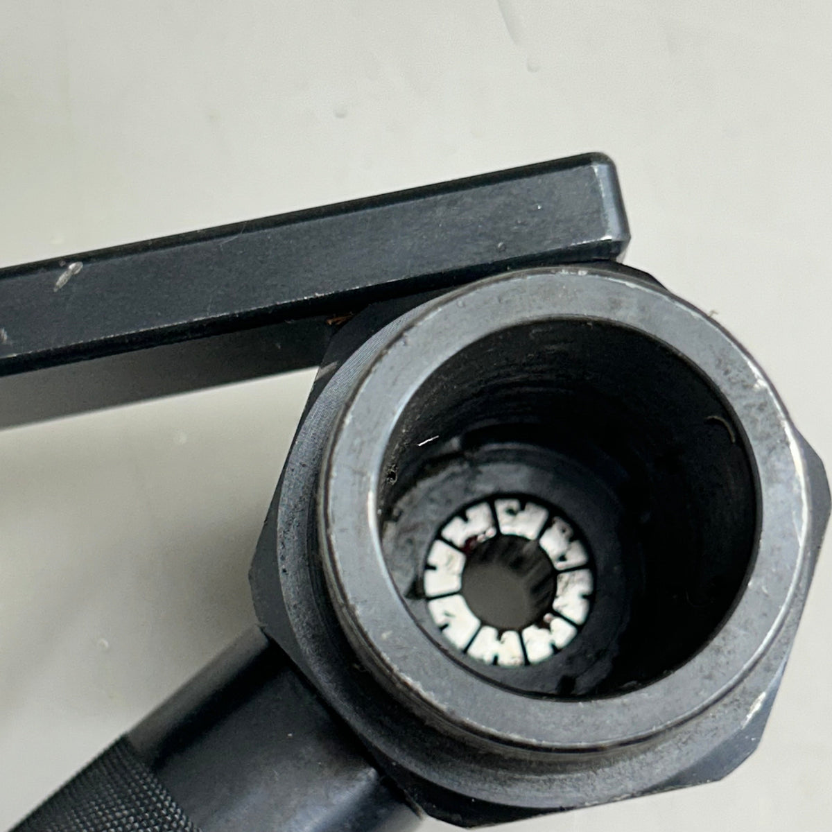 Manual High-Pressure Coning & Threading Tool  Black