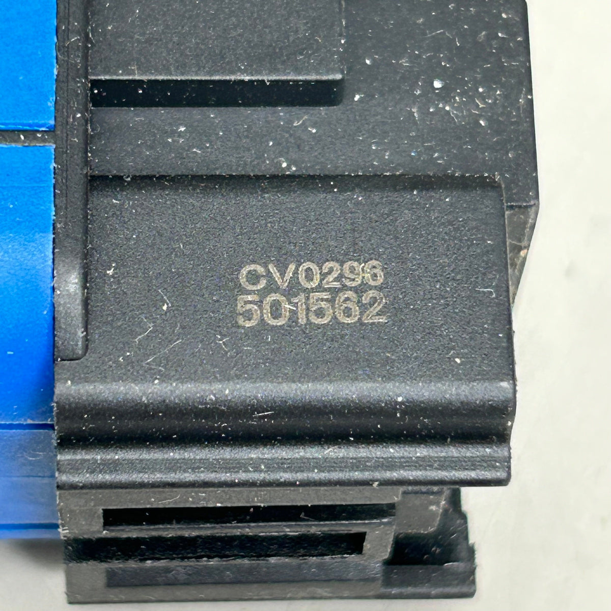 CARQUEST Brake Light Switch Interruptor Replacement Part For Mazda SLA1032