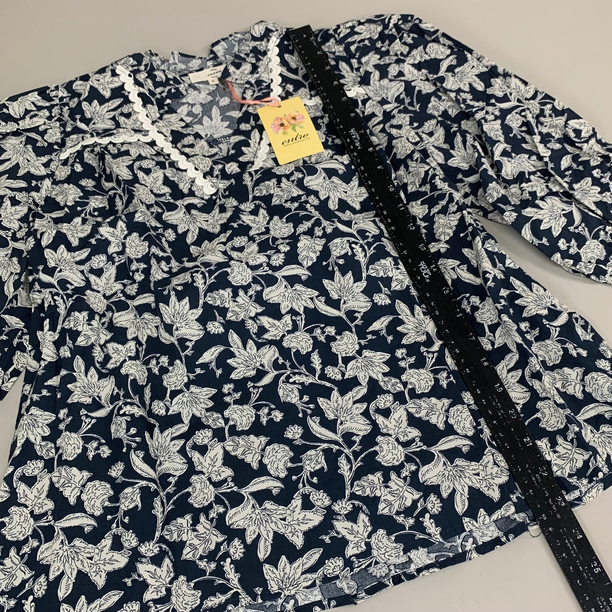 ENTRO Floral Pattern Ruffle Blouse Women's Sz S Navy/White T25612