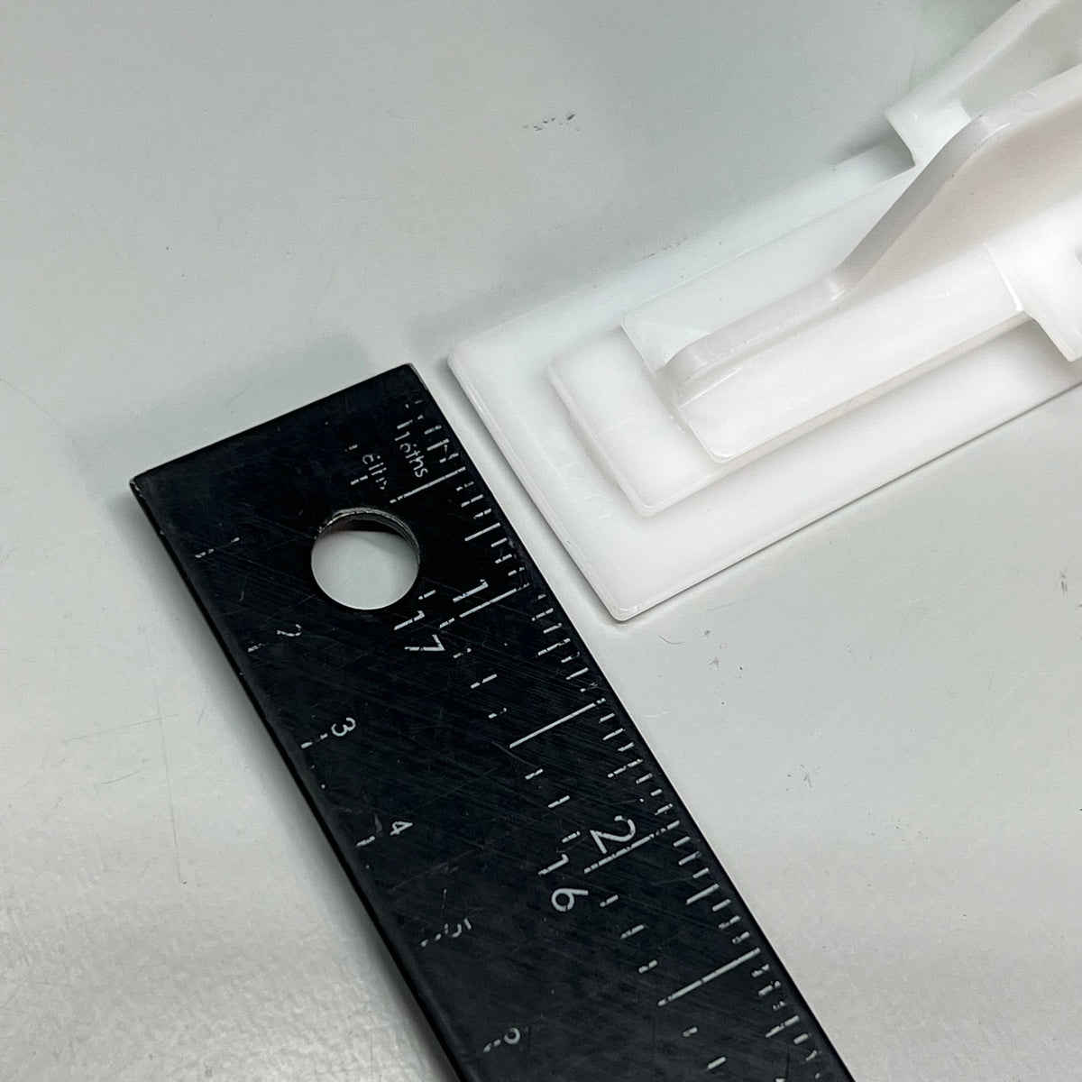 TENN-TEX PLASTICS  (400 CASE) Undermount Dowelled Brackets 47mm-51mm White C-316