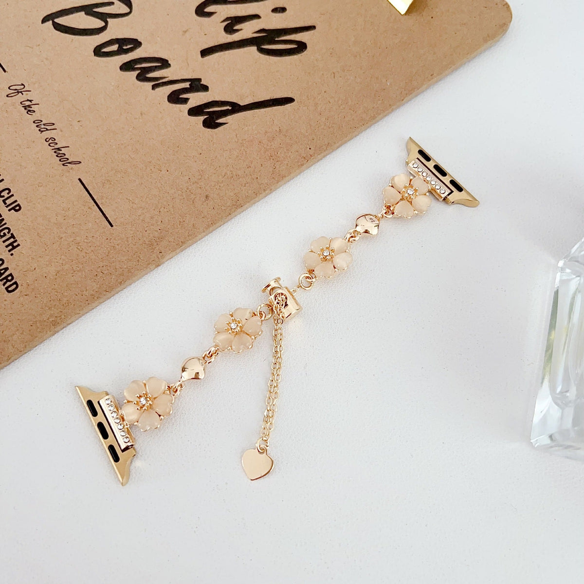1 Style Heart-Shaped Flower Watch Band, Compatible With All Major Smartwatch Brands