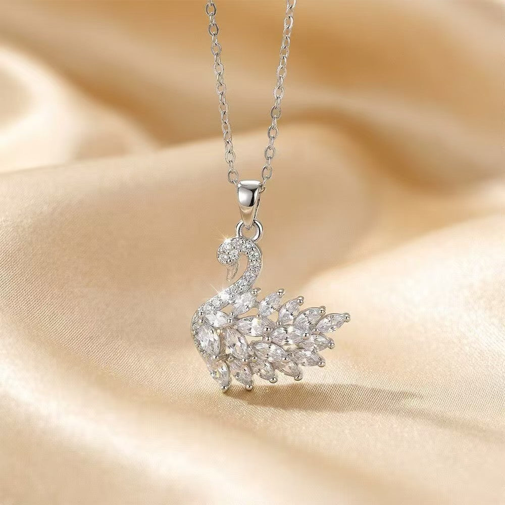 Fashionable And Versatile Delicate Pendant Necklace
