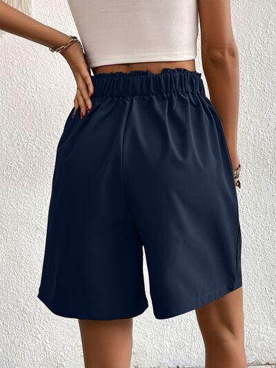 Pocketed Half Elastic Waist Shorts with Side Pockets