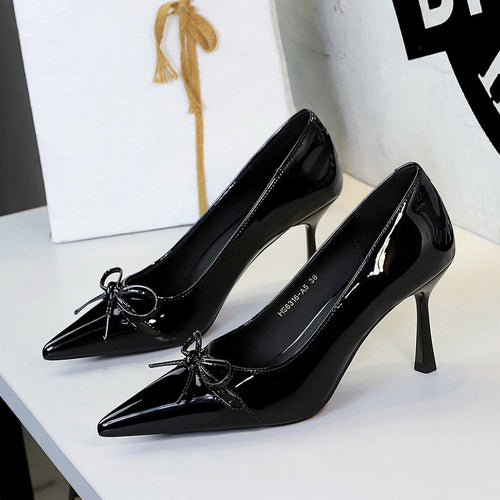 Womens Stiletto Pumps With A Pointed Toe And Bow Detail