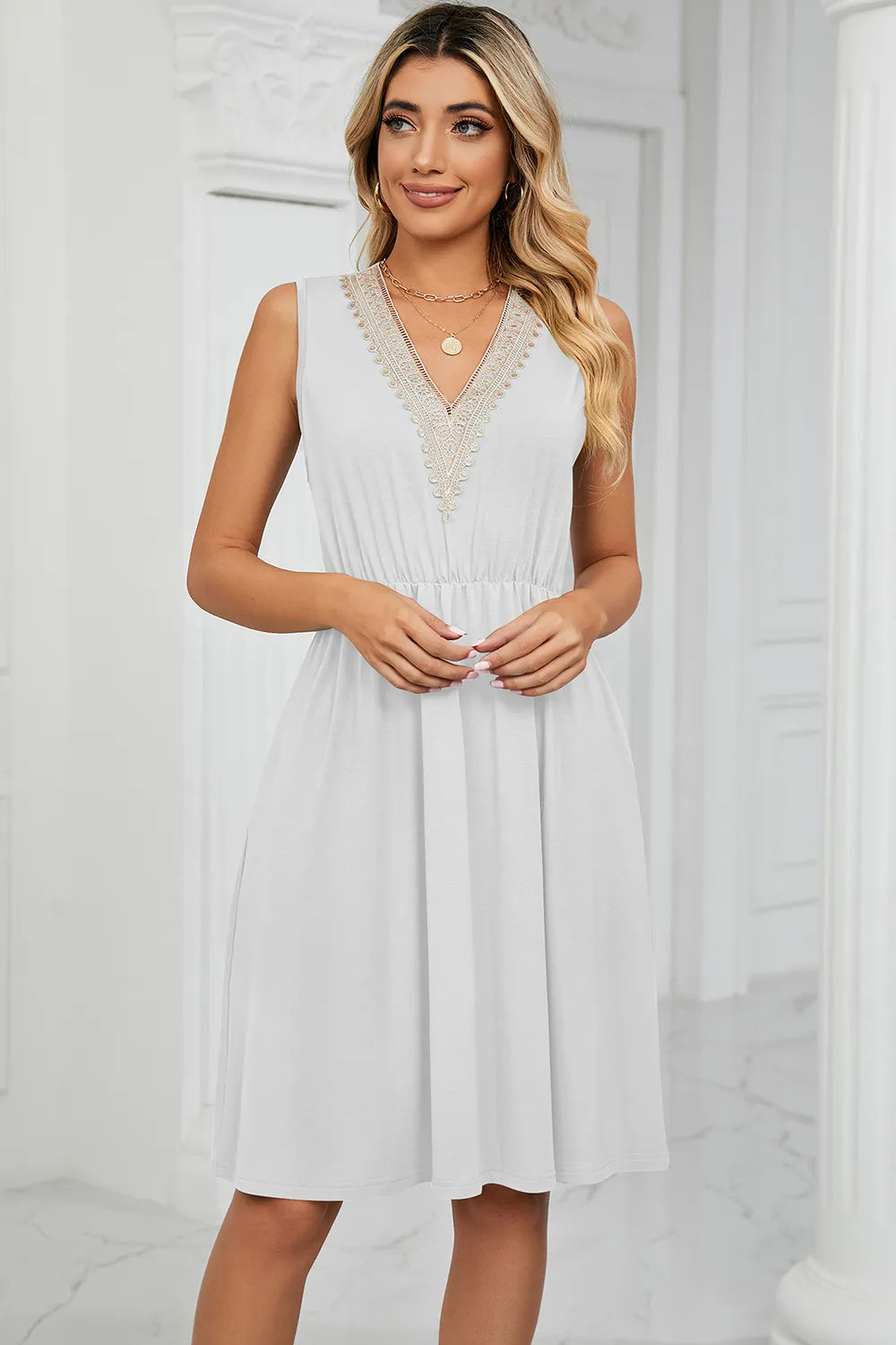 Solid color V-neck lace patchwork sleeveless pocket waist cinching dress